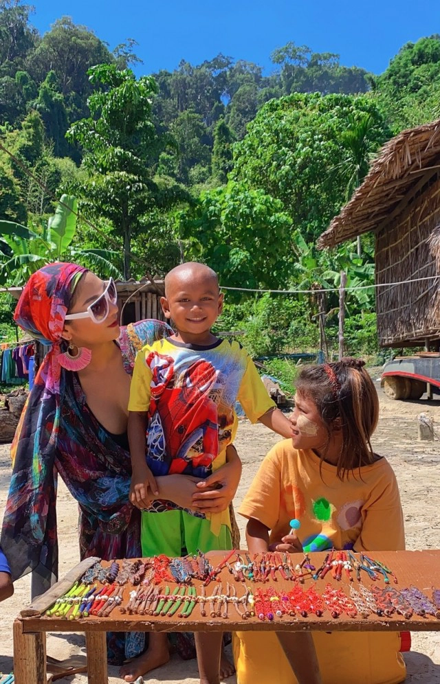 กดลาพักร้อนแล้วไปเที่ยว หมู่บ้านมอแกน ดำน้ำตื้นดูนีโม่ ชมหาดทรายขาวที่"หมู่เกาะสุรินทร์"