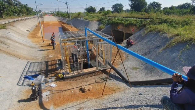การรถไฟฯเร่งตั้งเครื่องสูบน้ำ หลัง ปชช.ประชดเล่นน้ำในอุโมงค์
