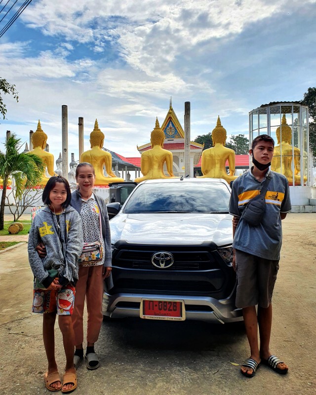 ประชาชนแห่ขอโชคลาภไอ้ไข่และหลวงพ่อนะโมร่างเป็นหินที่วัดป่าพรหมยาน