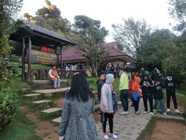 เย็นยะเยือก "ดอยอินทนนท์" วูบ 5 องศาฯ
