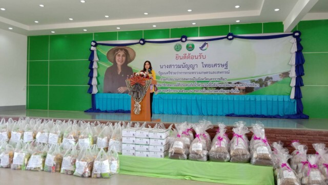"มนัญญา" รมช.เกษตรฯ มอบถุงยังชีพช่วยน้ำท่วมโคราช