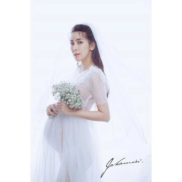 "ใหม่ สุคนธวา" แอบเซ็กซี่ ท้องแก่ใกล้คลอด ไม่โป๊ แต่ไม่ได้ใส่อะไรเลย