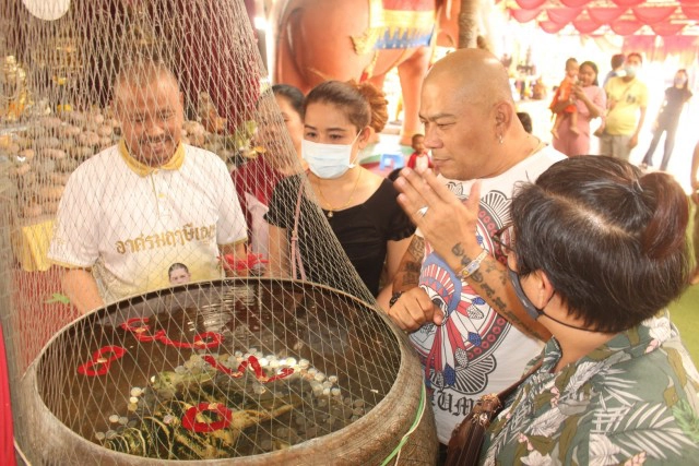 ฤๅษีเณร  ธาตุพุทธคุณทำพิธีจรดตัวเลขโสฬสสะระตะ