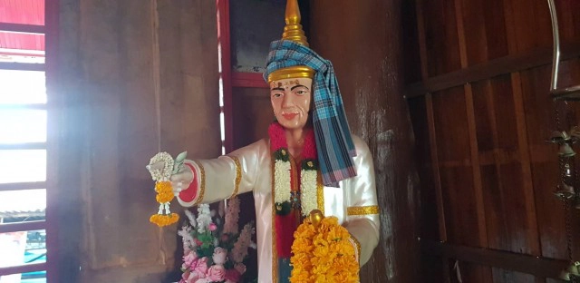 เยี่ยมชมศิลปะมอญไหว้พระขอพรขอโชคที่"วัดสร่างโศก"