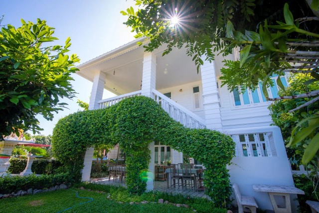 พาครอบครัวและสัตว์เลี้ยงแสนรักมาพักที่ บ้านเย็นใจ หัวหิน