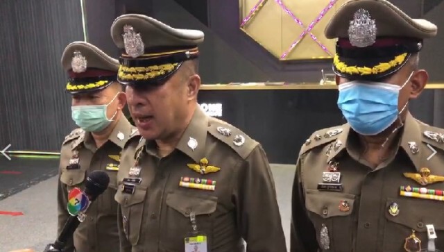 ตร.เตรียมดำเนินคดี ผู้ชุมนุมนำผ้าขาวขึงอนุสาวรีย์ฯ