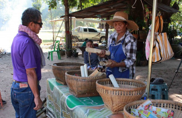 เริ่มหนาวสองตายายพลิกวิกฤติคิดสูตรข้าวหลามเม่าขายดี