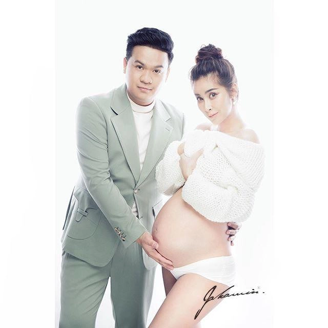 "ใหม่ สุคนธวา" แอบเซ็กซี่ ท้องแก่ใกล้คลอด ไม่โป๊ แต่ไม่ได้ใส่อะไรเลย