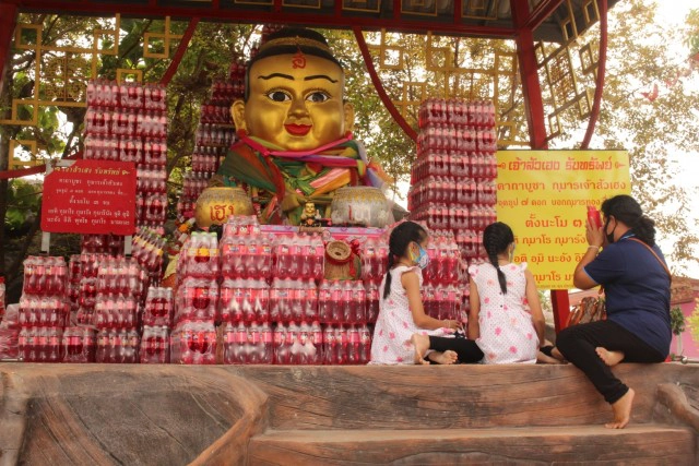 ฤๅษีเณร  ธาตุพุทธคุณทำพิธีจรดตัวเลขโสฬสสะระตะ