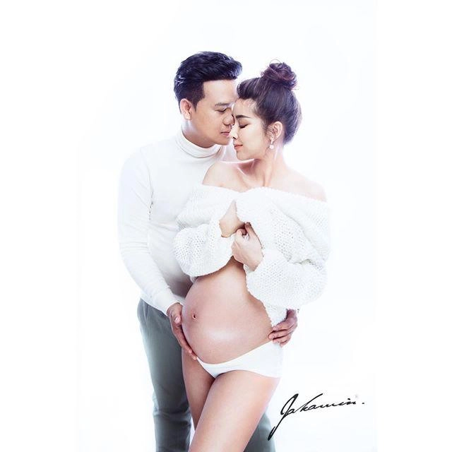 "ใหม่ สุคนธวา" แอบเซ็กซี่ ท้องแก่ใกล้คลอด ไม่โป๊ แต่ไม่ได้ใส่อะไรเลย