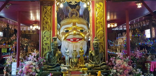 เยี่ยมชมศิลปะมอญไหว้พระขอพรขอโชคที่"วัดสร่างโศก"