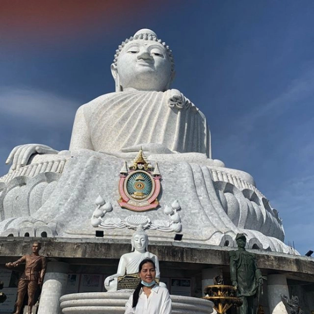 "สุนารี" โชว์เลขทะเบียนรถป้ายแดง ให้โชคแฟนๆ ก่อนหวยออก!