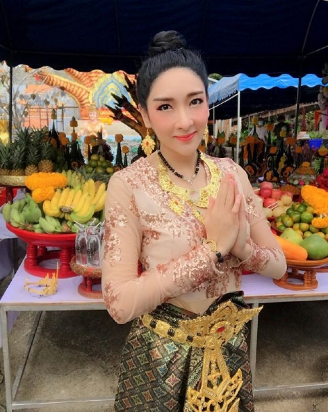 ดวงดี ดวงเฮง "เฟี้ยวฟ้าว" ถูกลอตเตอรี่ 100 ใบ!!