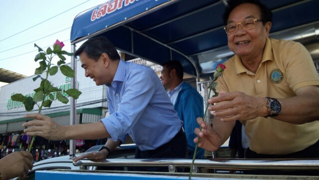 "อภิสิทธิ์" ช่วยหาเสียง "ชุมพล กาญจนะ" ชิงนายกอบจ. สุราษฎร์ฯ