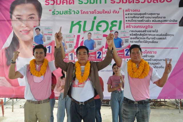 ผู้สมัคร ส.อบจ.โคราชรุ่นใหม่ หาเสียงหนักหวังโค่นแชมป์เก่า