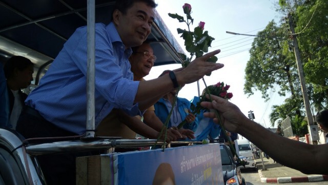 "อภิสิทธิ์" ช่วยหาเสียง "ชุมพล กาญจนะ" ชิงนายกอบจ. สุราษฎร์ฯ