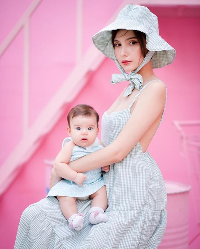 "ซาร่า" ถ่ายแบบคู่ลูกสาว ชาวเน็ตถาม "น้องแม็กซ์เวลล์" หายไปไหน