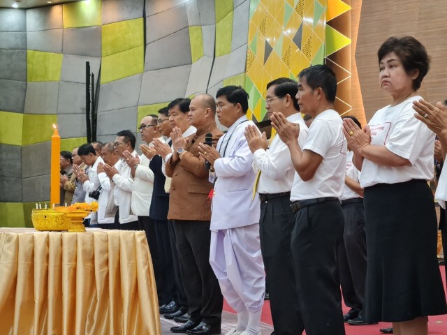 ครูขอนายกฯตั้งคณะกรรมการกลางสอบทุจริตสร้างสนามฟุตซอล