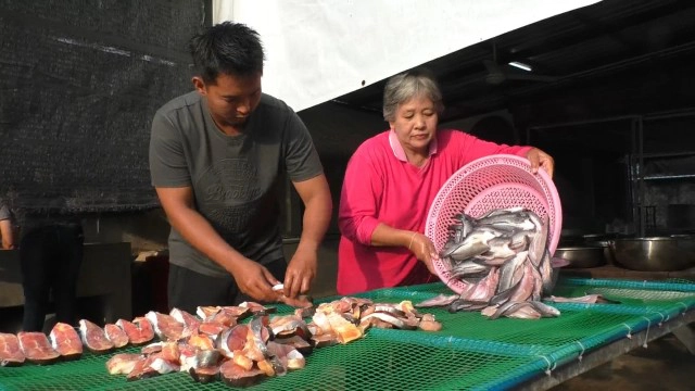 หนุ่มวิศวกรทิ้งเงินเดือน3หมื่น กลับมาขายปลาเค็มที่บ้านเกิด