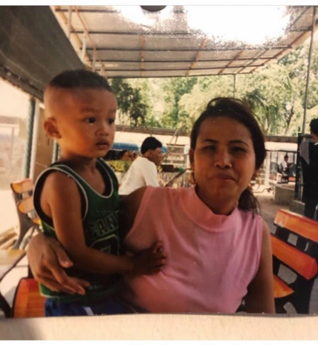 "หนุ่มร้อยเอ็ด" ขึ้นแท่นหล่อระดับโลก Burberry เลือกเป็นนายแบบของแบรนด์