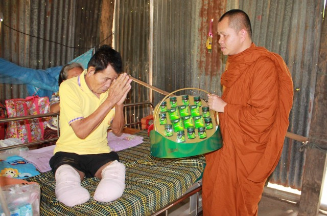 สุดรันทดลุงคนงานเก็บขยะวัย 66 ปีถูกรถชนขาขาดพิการตลอดชีวิต