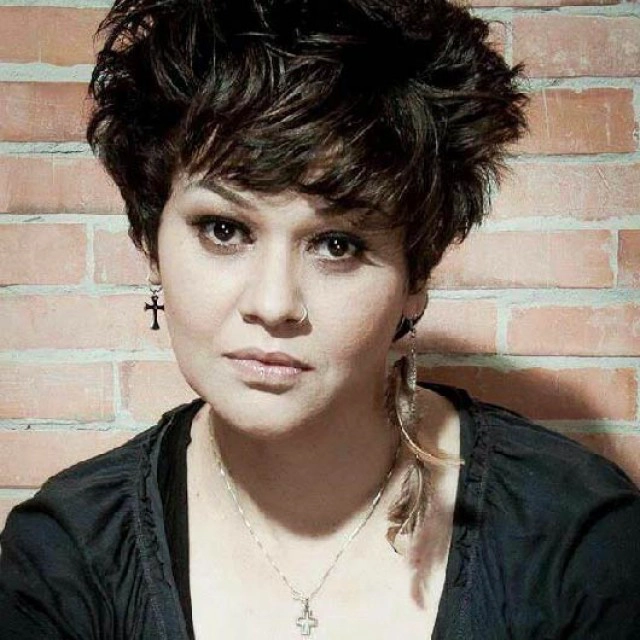 เส้นทางชีวิต...ดีว่าสาวร้อนแห่งปี "สุกัญญา มิเกล"