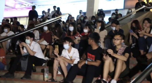 คณะราษฎรขอนแก่น ลุกฮือจัดแฟลชม็อบประณามจนท.สลายชุมนุม