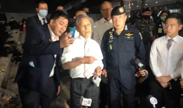 "ชวน" เป็นห่วงหลังชุมนุมเกิดเหตุรุนแรง วอนม็อบอย่าคุกคามฝ่ายใด