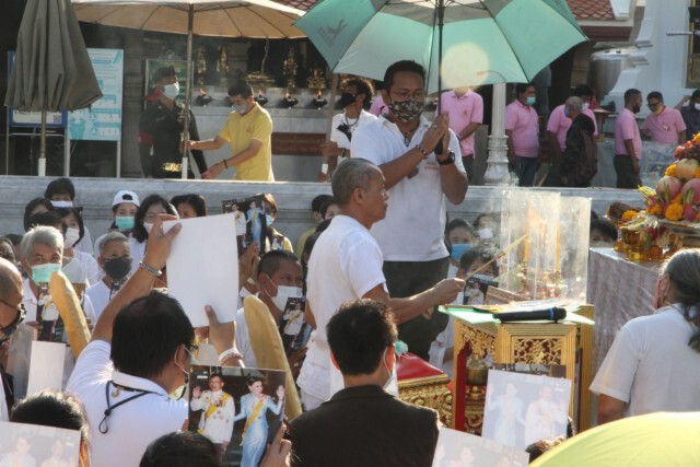 อดีตพระพุทธะอิสระ นำมวลชนบวงสรวงศาลหลักเมือง