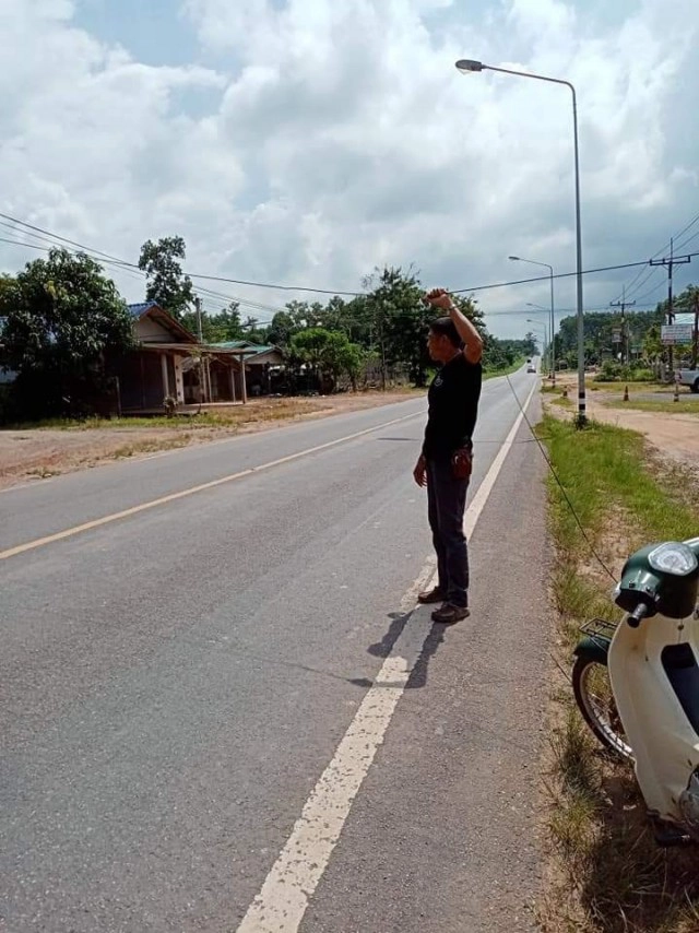 หวิดคอขาดอีกแล้ว สายสื่อสารปาดคอขณะขับรถ