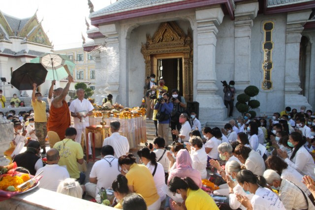 อดีตพระพุทธะอิสระ นำมวลชนบวงสรวงศาลหลักเมือง