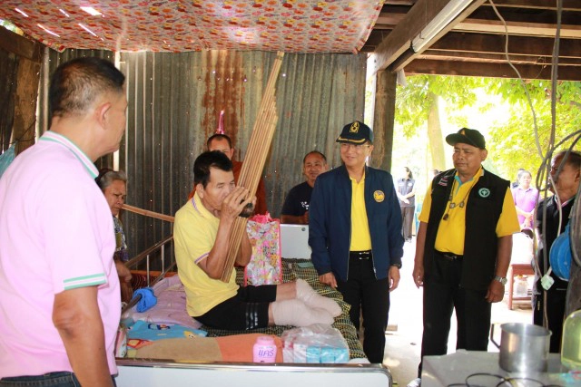 สุดรันทดลุงคนงานเก็บขยะวัย 66 ปีถูกรถชนขาขาดพิการตลอดชีวิต