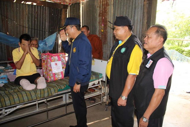 สุดรันทดลุงคนงานเก็บขยะวัย 66 ปีถูกรถชนขาขาดพิการตลอดชีวิต