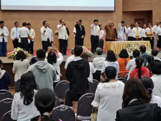 ครูขอนายกฯตั้งคณะกรรมการกลางสอบทุจริตสร้างสนามฟุตซอล