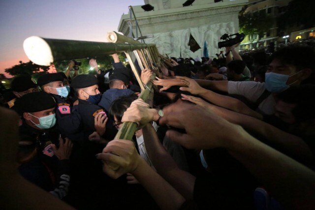 โฆษกรัฐบาลขอผู้ชุมนุมทุกกลุ่มตระหนักเคารพกฎหมาย