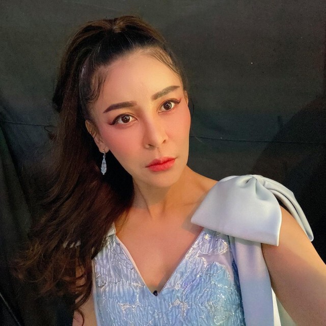 "เป็กกี้" เข้ารพ.ครั้งแรกในรอบ 10 ปี เหตุ "คนสูบบุหรี่ไฟฟ้า" ไม่เป็นที่