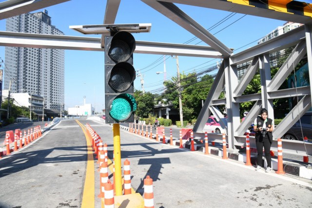 เปิดใช้แล้ว!! สะพานข้ามแยก "ศรีนครินทร์–พัฒนาการ"
