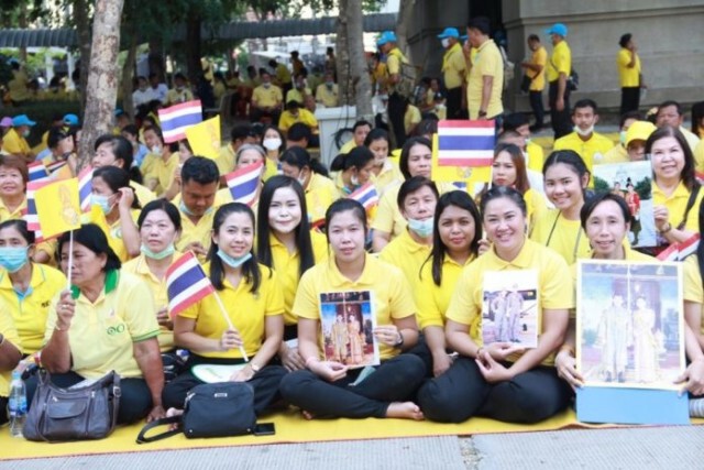 ในหลวง-พระราชินี ทรงเปิดอาคารศาลอุทธรณ์ภาค 7 พสกนิกรเฝ้าฯ รับเสด็จเนืองแน่น