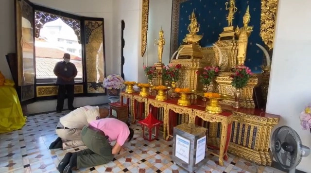 "บิณฑ์" กราบสักการะศาลหลักเมือง พร้อมเผยที่มาถูกลอตเตอรี่ 169 ใบ