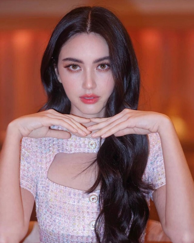 "ใหม่ ดาวิกา" เจอแซะ เซฟประเทศอื่น ไม่เซฟประเทศตัวเอง หลังจนท.สลายชุมนุม
