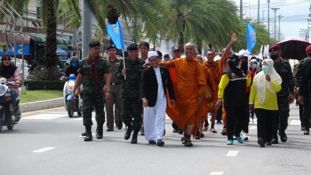ธุดงค์เพื่อสันติภาพโลกจากเบตงถึงปัตตานีแล้ว