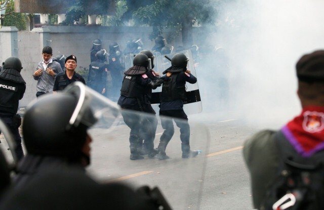 "ผศ.วันวิชิต" ชี้เหตุปะทะเดือด ม็อบชนม็อบ บังเอิญหรือจงใจ!ฟันธงร่างไอลอว์ไม่มีทางผ่าน