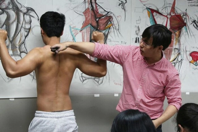 ต่างชาติอึ้ง!! เมื่อเห็นห้องเรียนวาดภาพ "ร่างกายมนุษย์"ของไทย