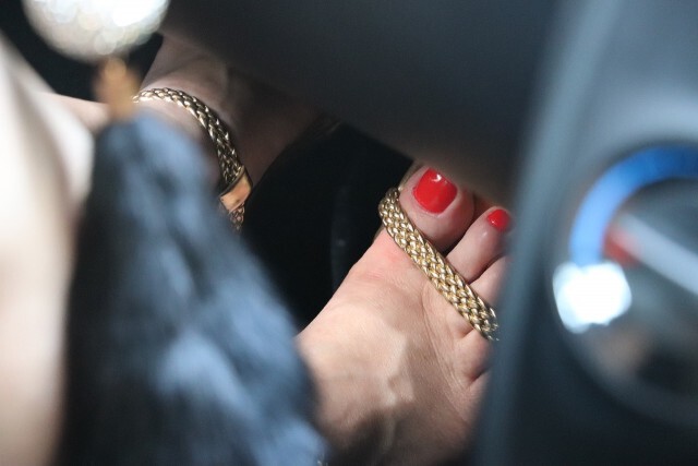 ข่าวบิดเบือน! ใส่รองเท้าแตะขับรถผิดกฎหมายตาม พ.ร.บ.ขนส่งทางบก