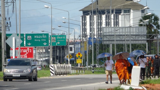 ธุดงค์เพื่อสันติภาพโลกจากเบตงถึงปัตตานีแล้ว