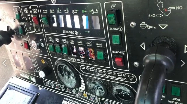 ตร.เช็ครถฉีดน้ำจีโน่ถูกม็อบรื้อพังยับ 3 คัน