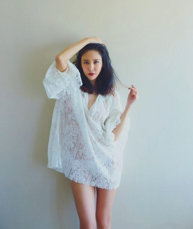 ชาวเน็ตฮือฮา "แตงโม ณิดา" ลงรูปสุดเซ็กซี่ เปลือยท่อนบน โชว์หุ่นแซ่บ!!