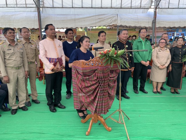 รมว.คลัง มอบเงิน 250ล.ประกันรายได้เกษตรกรผ่านธกส.