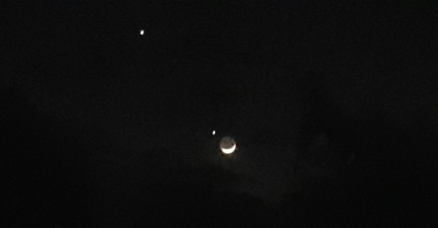 คืนนี้... รอชม ปรากฏการณ์ "ดาวเคียงเดือน"