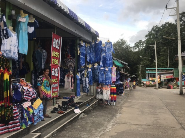 ร้านขายเสื้อผ้าประชดนายกฯลดทั้งร้าน